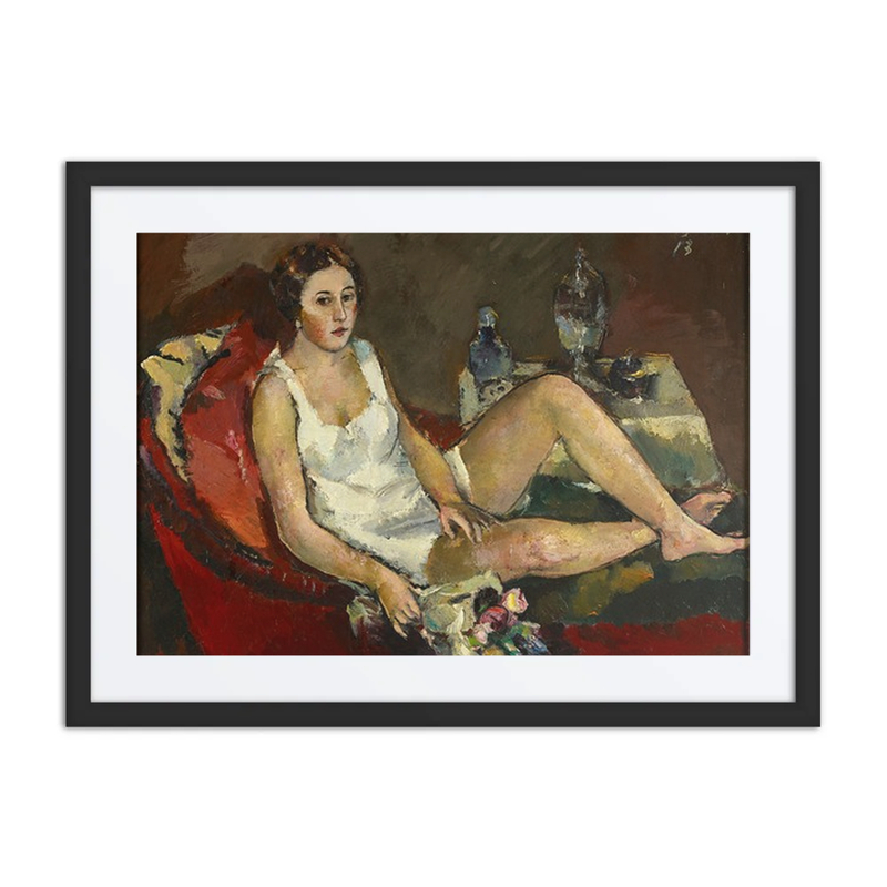 Junge Frau Auf Rotem Sofa